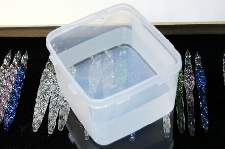 水入り容器